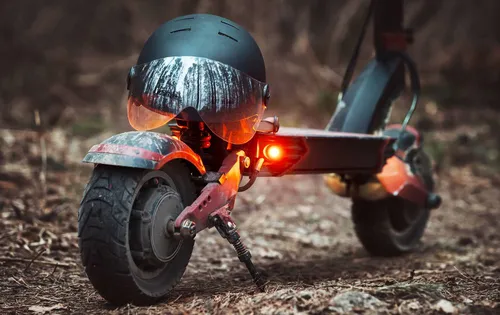 Trottinettes électriques : vers une généralisation du casque...