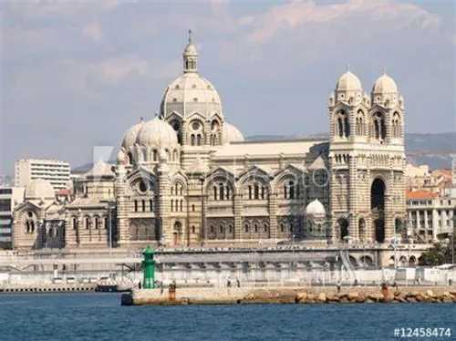 [ HOMMAGE ]: Cathédrale de la Major à Marseille trop petite pour...
