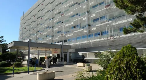 [ Société / Santé ]  Mobilisation pour la sauvegarde de l'hôpital...