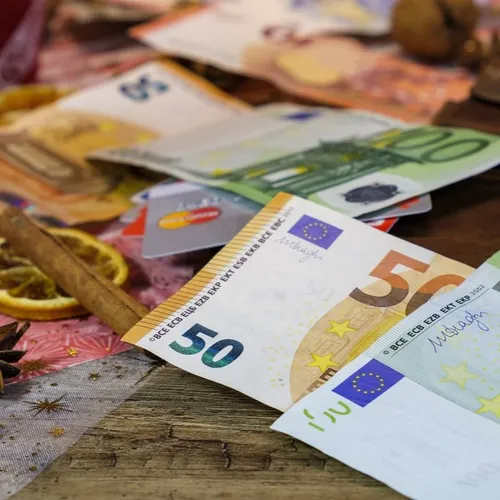 [ SOCIETE - FRANCE ] Retraites, SMIC, tabac, permis, timbres…ce qui...