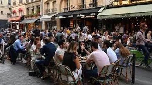 [ SOCIETE ] Bars et restaurants: Les consommations assises en...