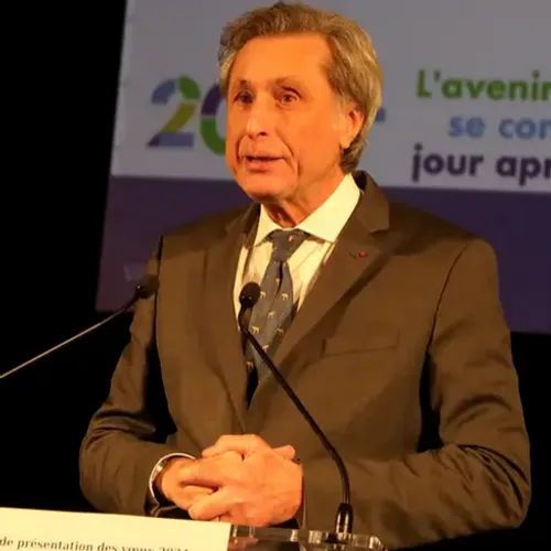 [ POLITIQUE - ARLES ] Vœux 2024 à Arles : Patrick de Carolis se...