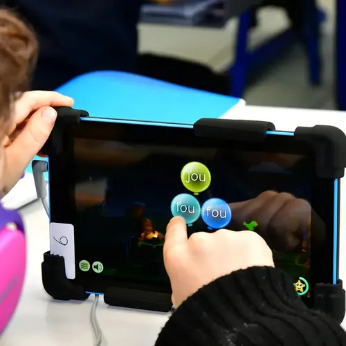 [ SOCIETE ] Arles : "Nous droguons nos enfants aux écrans" 