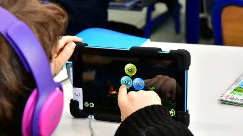 [ SOCIETE ] Arles : "Nous droguons nos enfants aux écrans" 