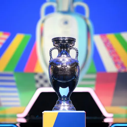 [ SPORT - FOOTBALL ] Les bleus jouent leur qualification pour...