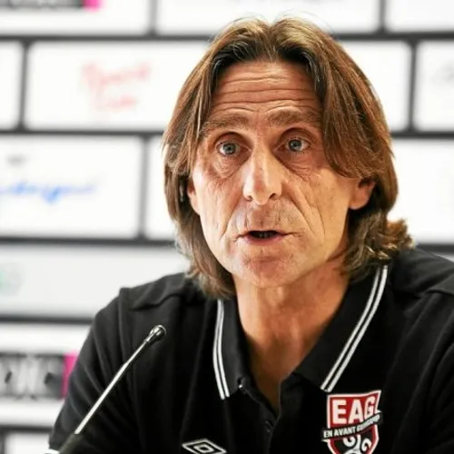 [ SPORT ] Football: Frédéric Bompard, nouveau coach du Nîmes...