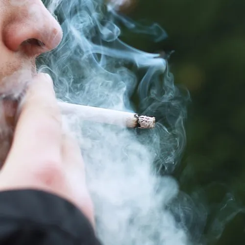 [ SOCIETE/ECONOMIE ] Français: La cigarette, une priorité ? 