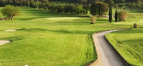 Drame sur un parcours de golf à Nîmes : un homme de 77 ans décède...