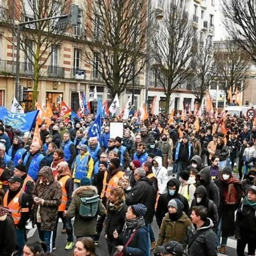 [ GREVE ] Plus de 2 millions de manifestants dans les rues hier,...