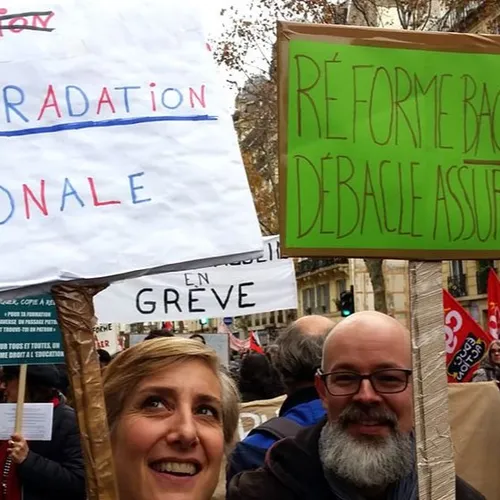 [ GREVE - BOUCHES DU RHONE ] Professeurs et dockers prennent le...