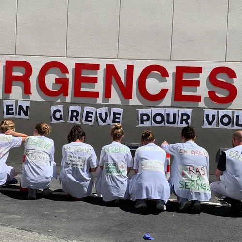 [ MANIFESTATION - BOUCHES DU RHONE ] Les blouses blanches dans la rue