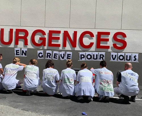 [ MANIFESTATION - BOUCHES DU RHONE ] Les blouses blanches dans la rue