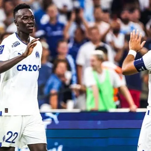 [SPORT]: L'OM suit la cadence de Paris et Lens 