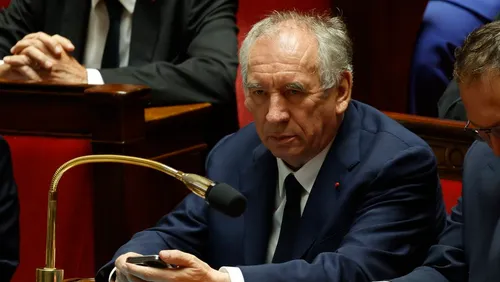 [ Politique ] Chute du gouvernement Bayrou : une crise politique...