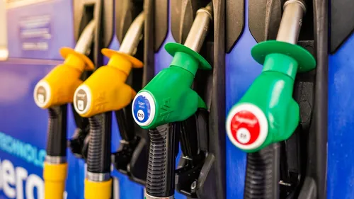Carburants : pourquoi la flambée du pétrole se fait aussi sentir en...