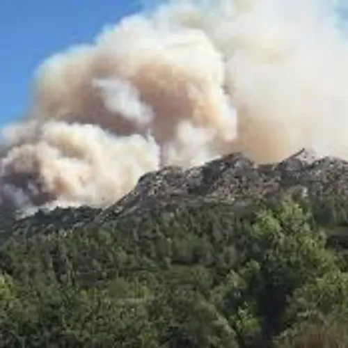[ INCENDIE ]: Les Alpilles en proie aux flammes.