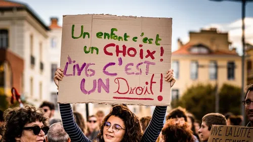 [ POLITIQUE - FRANCE ] L'IVG enfin inscrite officiellement dans la...