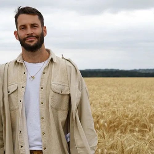 [ SOCIÉTÉ ]: Simon Porte Jacquemus attendu à Arles