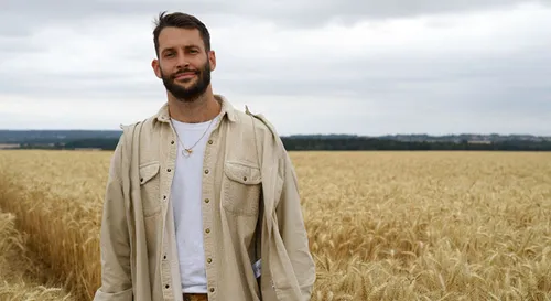[ SOCIÉTÉ ]: Simon Porte Jacquemus attendu à Arles