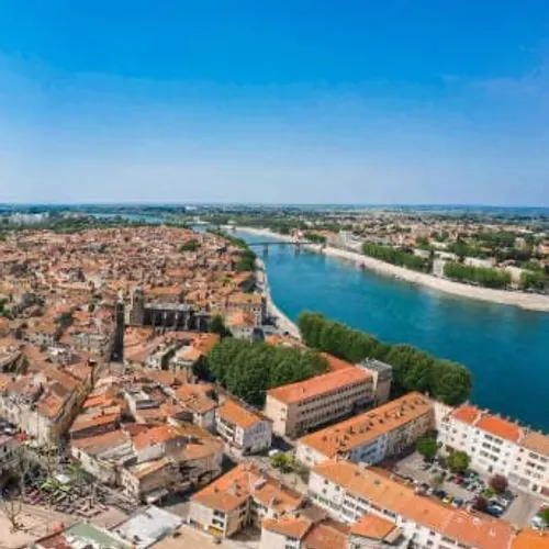 [ SOCIÉTÉ ]: Les jeunes d'Arles peuvent choisir leur avenir...