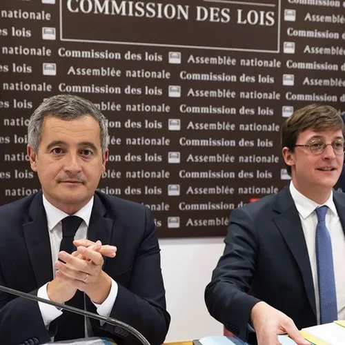 [ POLITIQUE - FRANCE ] LA LOI IMMIGRATION FINALEMENT VOTEE PAR...