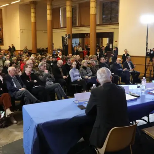 [ SOCIETE - ARLES ] Comme un seul homme contre la ligne à très...