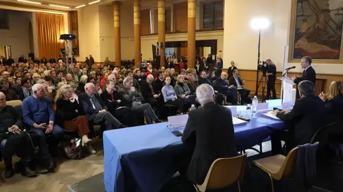 [ SOCIETE - ARLES ] Comme un seul homme contre la ligne à très...