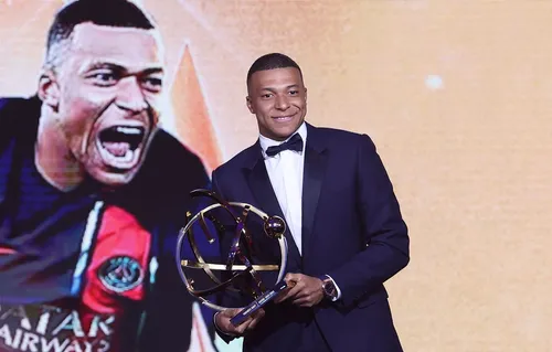 [ SPORT - FOOTBALL ] Kylian Mbappé sacré meilleur joueur de Ligue 1...