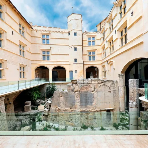 [ CULTURE ]: Le Museon à Arles rouvre ses  portes après 8 jours de...