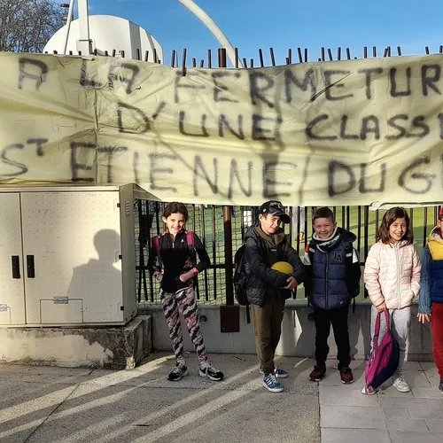 [ EDUCATION ] Saint Etienne du Grè sauve sa classe élémentaire