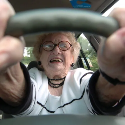 [ SOCIÉTÉ ]: Est-ce qu’on doit encore conduire au-delà d'un certain...