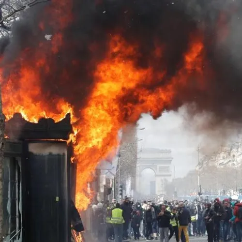 [ GREVE ] L'adoption du 49.3 soulève une vague de rébellion