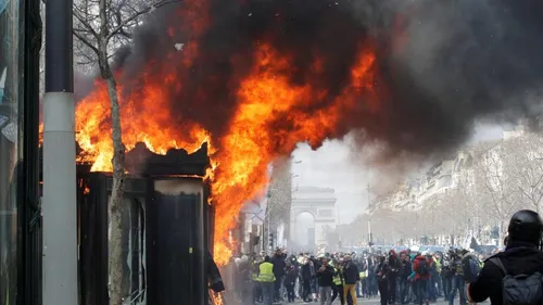 [ GREVE ] L'adoption du 49.3 soulève une vague de rébellion