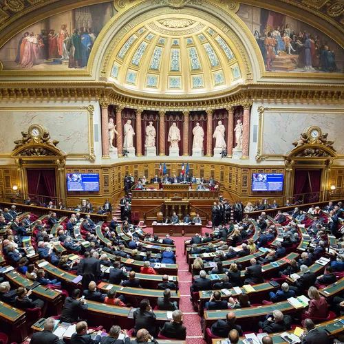 [ POLITIQUE ] Le Sénat a voté le départ à la retraite à 64 ans...