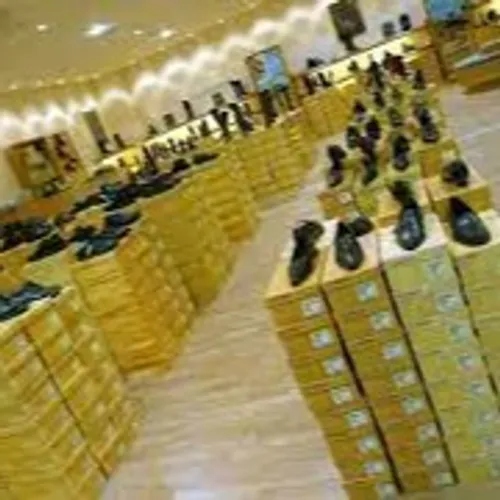 [ECONOMIE]: À Nîmes, les magasins San Marina bradent leur...