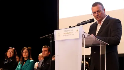 [ POLITIQUE - ST MARTIN DE CRAU ] Christophe Laufray, maire de...