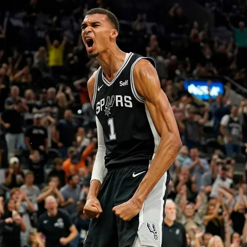 [ SPORT - BASKETBALL ] NBA: Wembanyama réalise l'exploit et conquit...