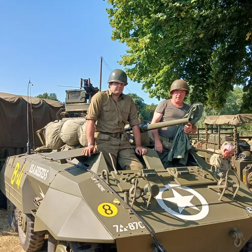 Marboué / véhicules militaires collectionneurs