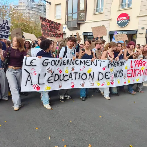 Chartres : mobilisés, les lycéens rejoignent la grève