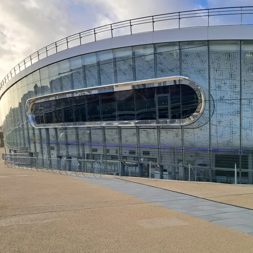 Hoshi en concert au Colisée