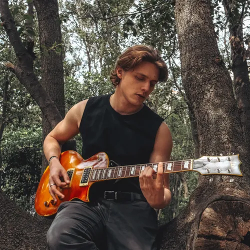 ULYSSE : Son premier single Fou sort enfin !