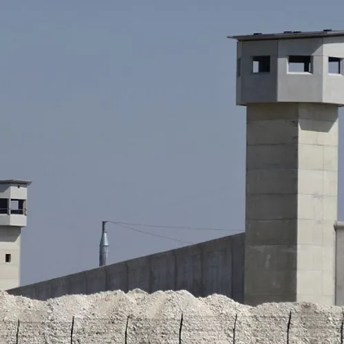 12h – La prison de Vendin le Vieil, pour accueillir les 100 plus...