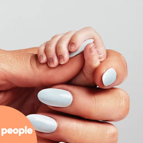 Paris Hilton annonce la naissance de son premier enfant