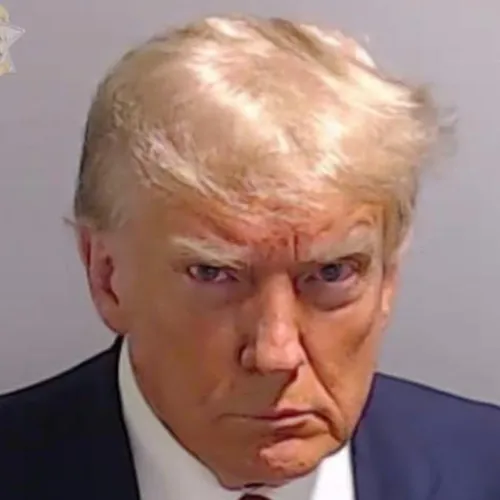 25/08/23 : Donald Trump : une photo d'identité judiciaire historique