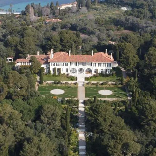 6/02/24 : Le château de la Garoupe vendu à Jan Koum, fondateur de...