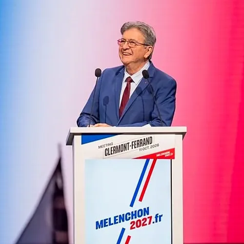 Vote à 16 ans, fin de Parcoursup : Mélenchon cible la jeunesse
