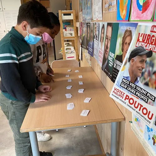 Citoyenneté : à Strasbourg, une classe de CE2 organise sa propre...