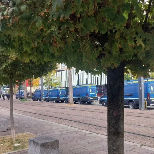 Élèves confinés, voitures brûlées, trams à l'arrêt : la...