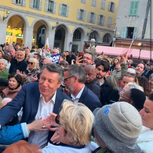 Nice : des fidèles musulmans bloquent Christian Estrosi à l’entrée...