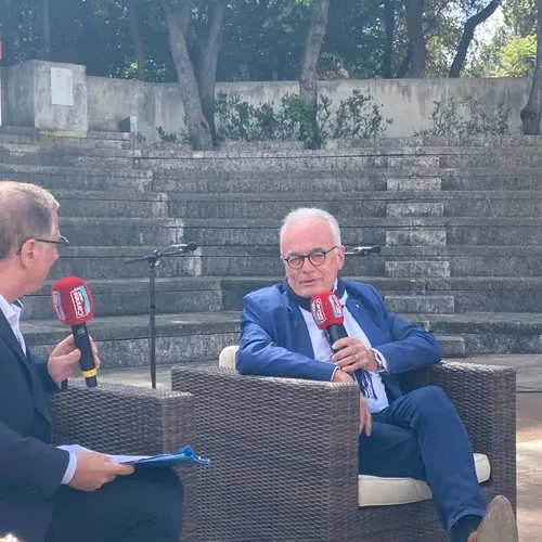 L'INVITE CANNES RADIO : RICHARD GALY MAIRE DE MOUGINS POUR LA "FÊTE...